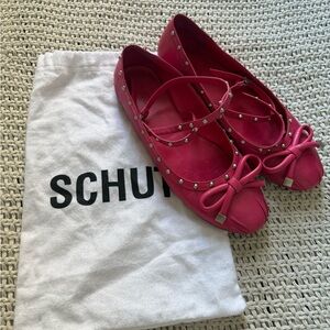 SCHUTZ Pink Strappy Flats Elegant Design